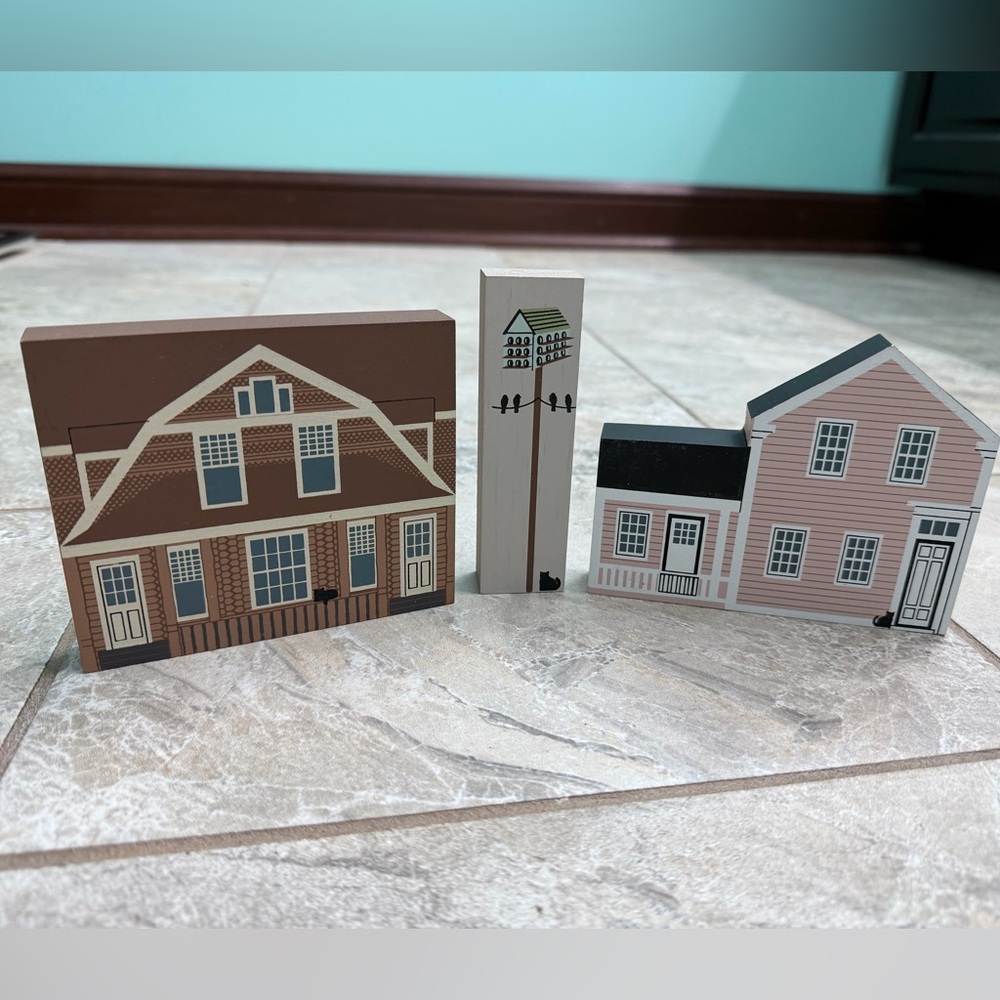 The Cat’s Meow Miniature Building Set Cabin and Home